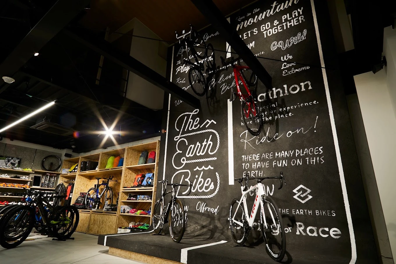 THE EARTH BIKES 店内